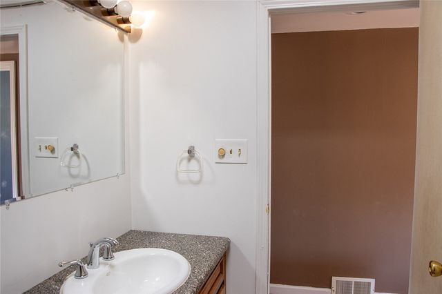 1378 Robbins Station Rd, North Huntingdon, PA 15642