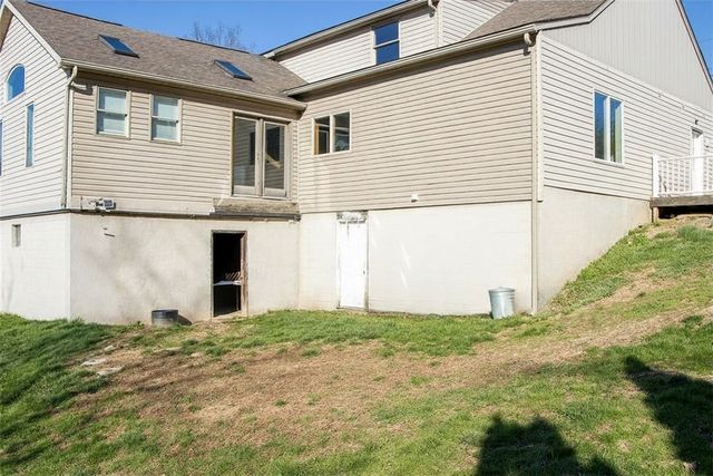 1378 Robbins Station Rd, North Huntingdon, PA 15642