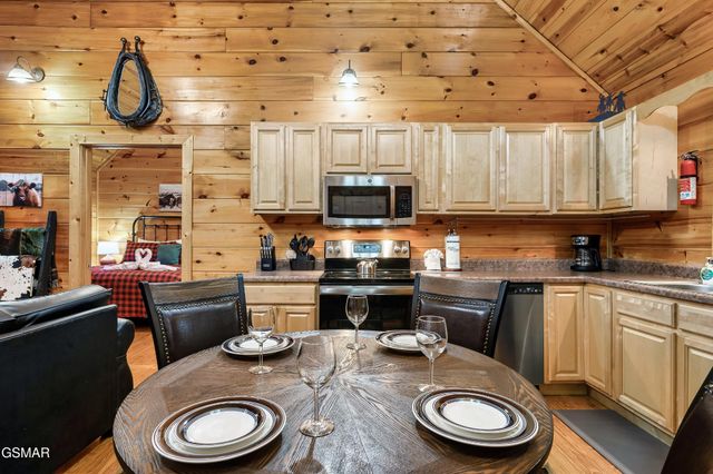 619 Pine Mtn Road, Pigeon Forge, TN 37863
