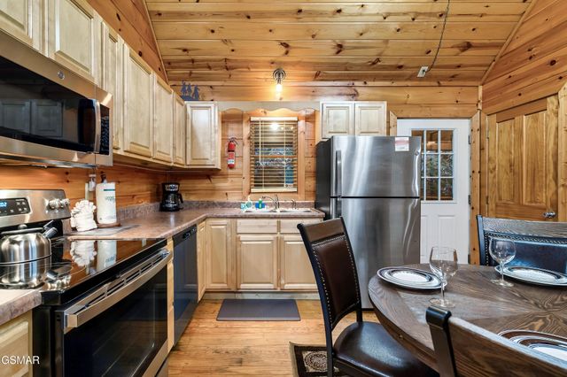 619 Pine Mtn Road, Pigeon Forge, TN 37863