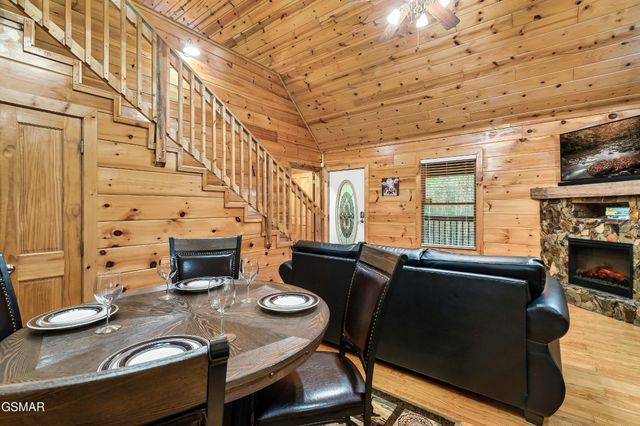 619 Pine Mtn Road, Pigeon Forge, TN 37863
