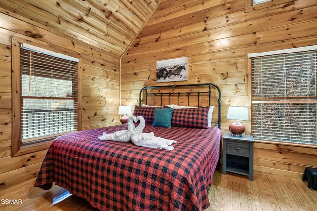 619 Pine Mtn Road, Pigeon Forge, TN 37863