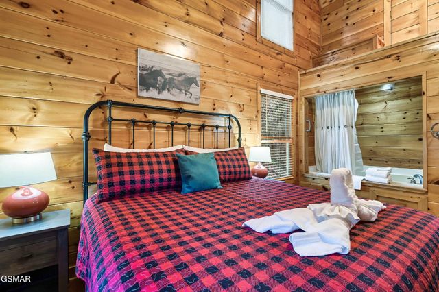 619 Pine Mtn Road, Pigeon Forge, TN 37863