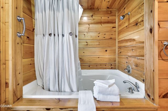 619 Pine Mtn Road, Pigeon Forge, TN 37863
