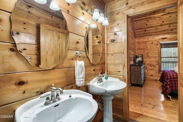 619 Pine Mtn Road, Pigeon Forge, TN 37863