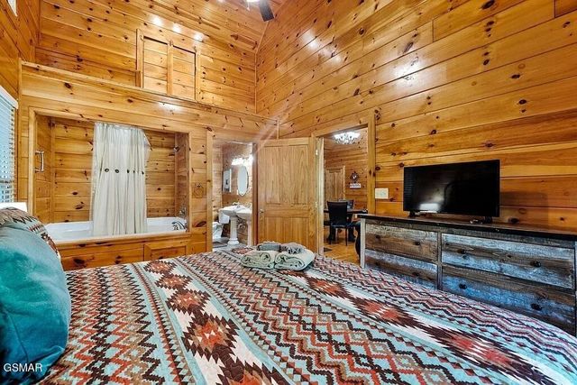 619 Pine Mtn Road, Pigeon Forge, TN 37863