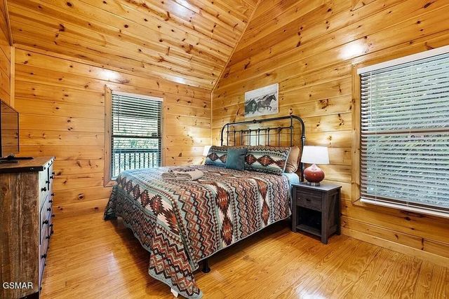 619 Pine Mtn Road, Pigeon Forge, TN 37863