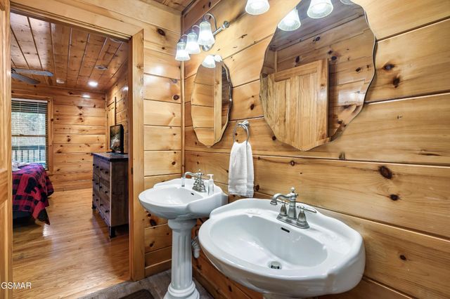 619 Pine Mtn Road, Pigeon Forge, TN 37863