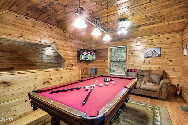 619 Pine Mtn Road, Pigeon Forge, TN 37863