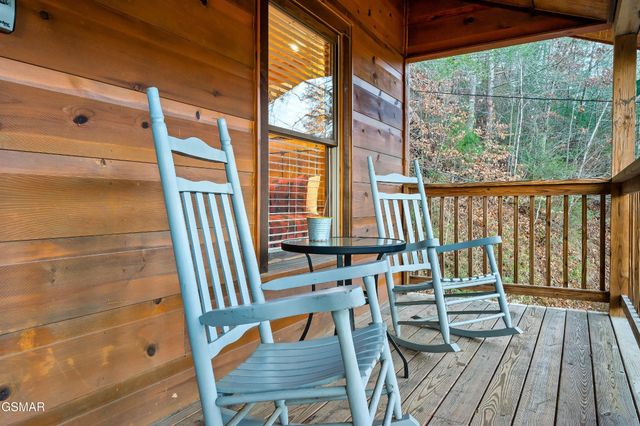 619 Pine Mtn Road, Pigeon Forge, TN 37863
