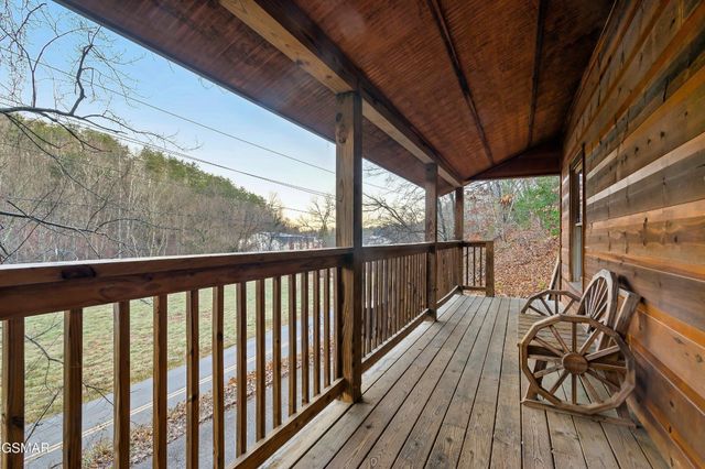 619 Pine Mtn Road, Pigeon Forge, TN 37863