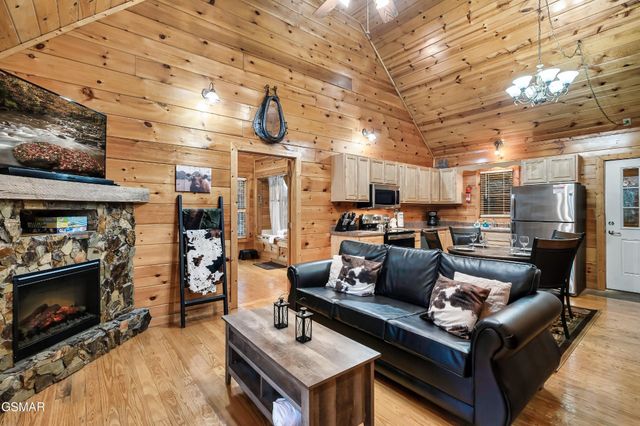 619 Pine Mtn Road, Pigeon Forge, TN 37863