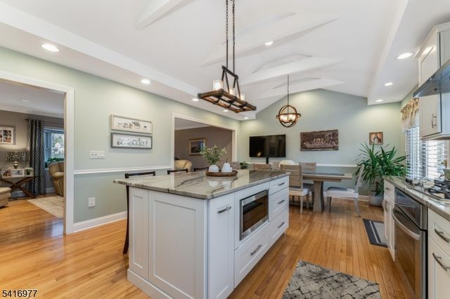 136 Powderhorn Dr, Lopatcong Twp., NJ 08865