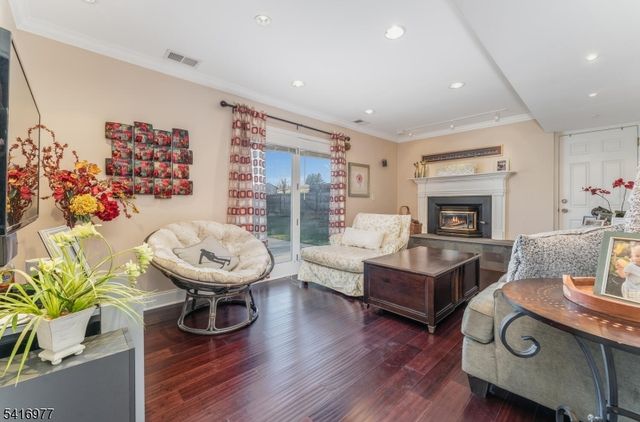 136 Powderhorn Dr, Lopatcong Twp., NJ 08865