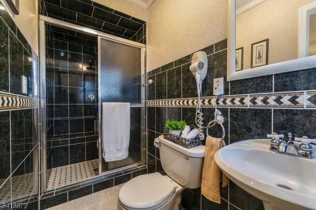 136 Powderhorn Dr, Lopatcong Twp., NJ 08865