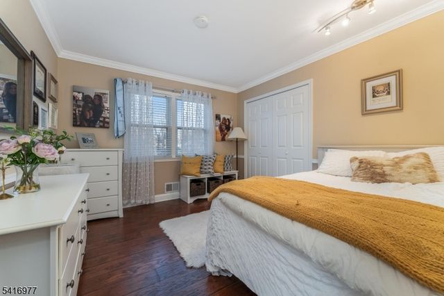 136 Powderhorn Dr, Lopatcong Twp., NJ 08865