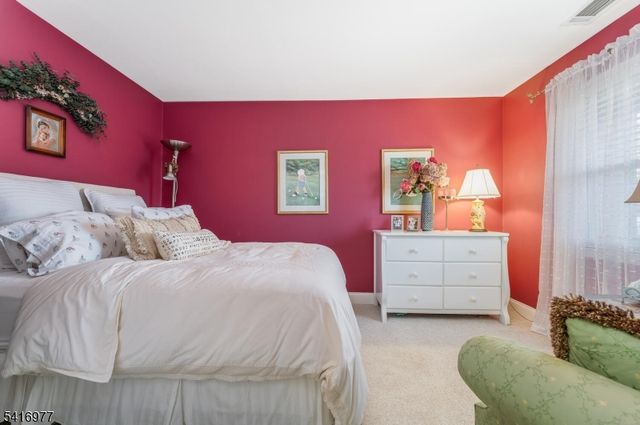 136 Powderhorn Dr, Lopatcong Twp., NJ 08865