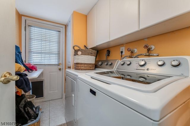 136 Powderhorn Dr, Lopatcong Twp., NJ 08865