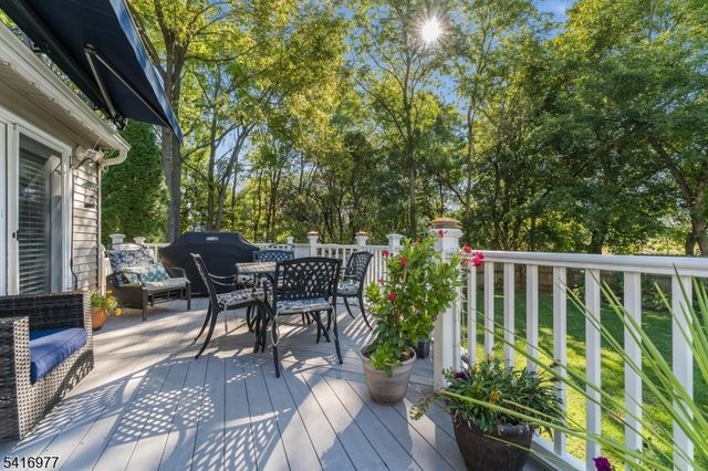 136 Powderhorn Dr, Lopatcong Twp., NJ 08865