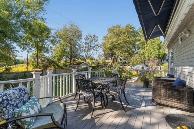 136 Powderhorn Dr, Lopatcong Twp., NJ 08865