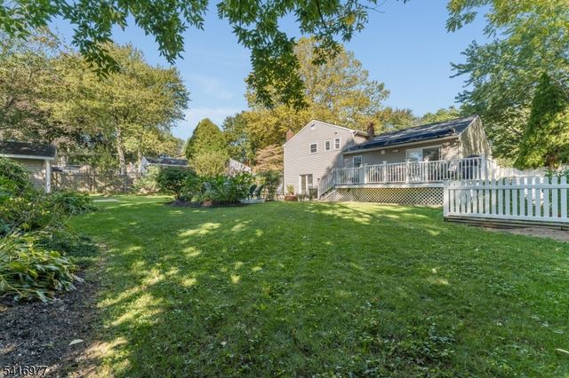 136 Powderhorn Dr, Lopatcong Twp., NJ 08865