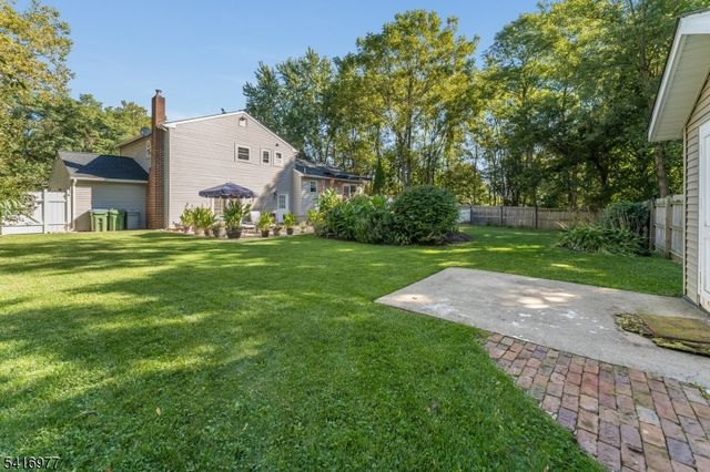 136 Powderhorn Dr, Lopatcong Twp., NJ 08865