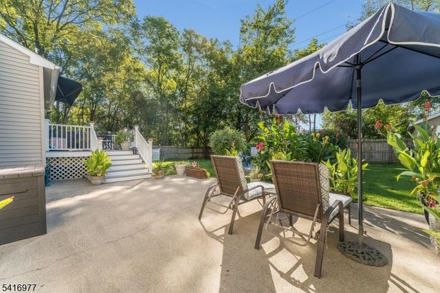 136 Powderhorn Dr, Lopatcong Twp., NJ 08865