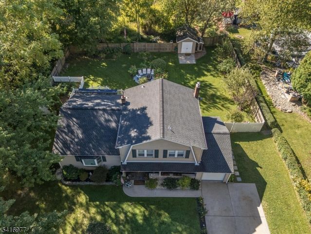 136 Powderhorn Dr, Lopatcong Twp., NJ 08865