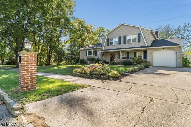 136 Powderhorn Dr, Lopatcong Twp., NJ 08865