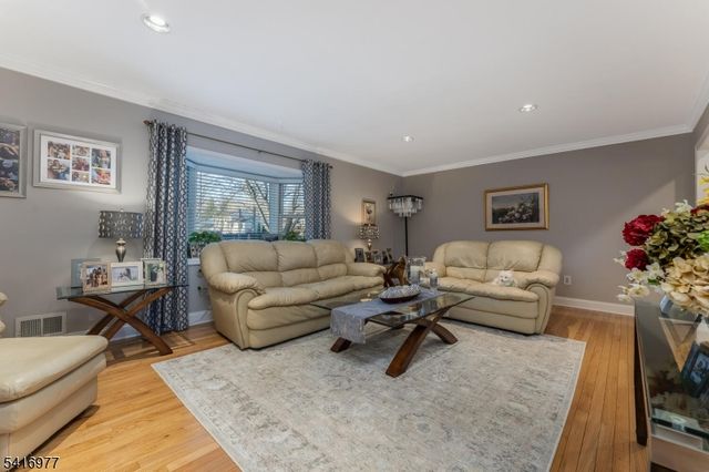 136 Powderhorn Dr, Lopatcong Twp., NJ 08865