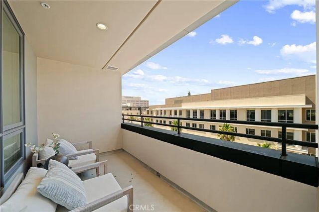 39 S Los Robles Avenue 6010, Pasadena, CA 91101