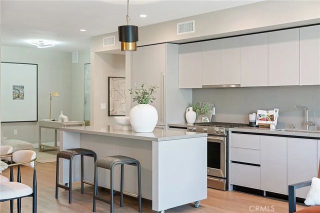 39 S Los Robles Avenue 6010, Pasadena, CA 91101