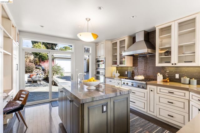 4452 Davenport Ave, Oakland, CA 94619