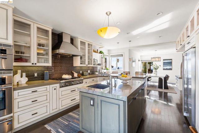 4452 Davenport Ave, Oakland, CA 94619