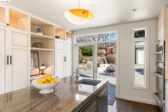 4452 Davenport Ave, Oakland, CA 94619