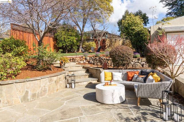 4452 Davenport Ave, Oakland, CA 94619