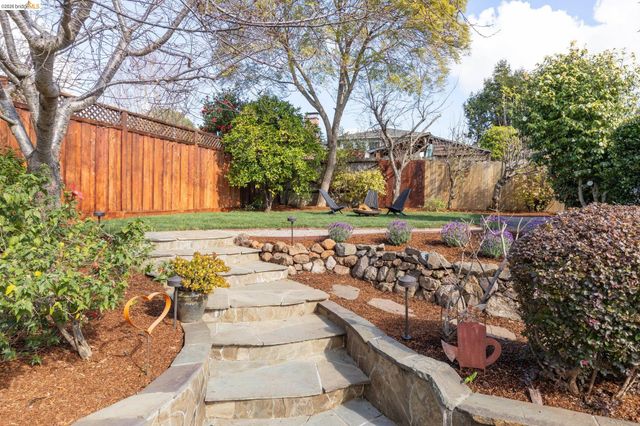 4452 Davenport Ave, Oakland, CA 94619