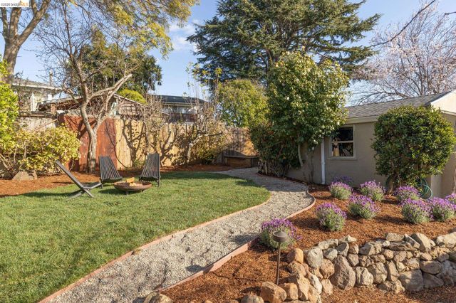 4452 Davenport Ave, Oakland, CA 94619