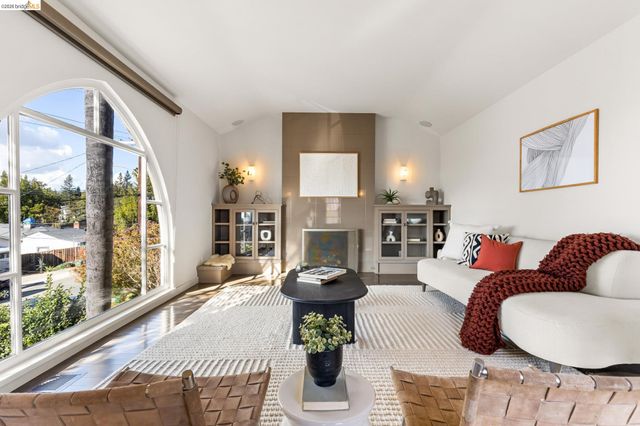 4452 Davenport Ave, Oakland, CA 94619