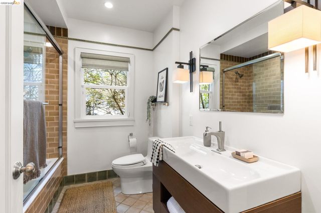 4452 Davenport Ave, Oakland, CA 94619