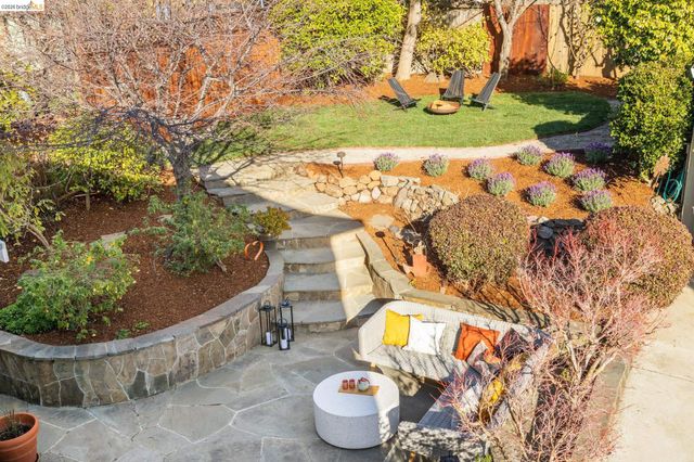 4452 Davenport Ave, Oakland, CA 94619