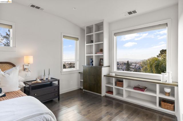 4452 Davenport Ave, Oakland, CA 94619