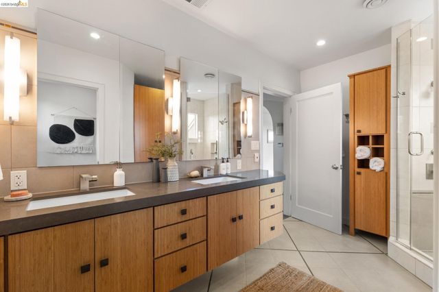 4452 Davenport Ave, Oakland, CA 94619