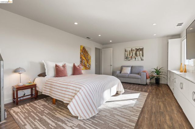 4452 Davenport Ave, Oakland, CA 94619