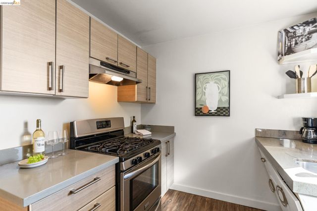 4452 Davenport Ave, Oakland, CA 94619