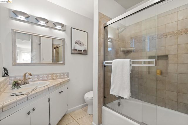 4452 Davenport Ave, Oakland, CA 94619