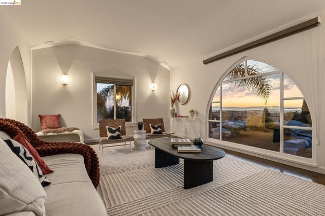 4452 Davenport Ave, Oakland, CA 94619