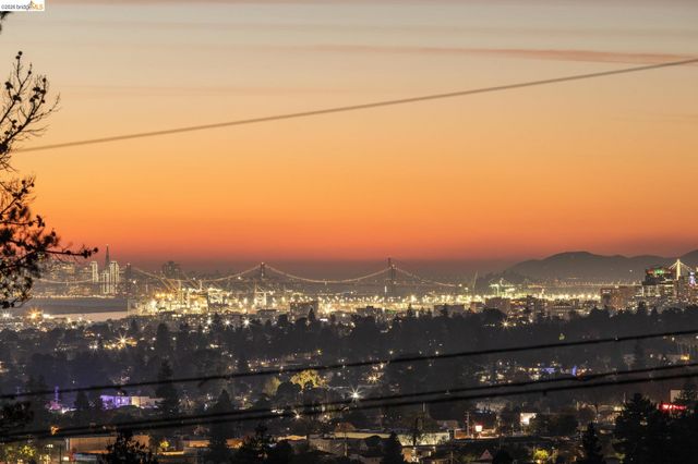 4452 Davenport Ave, Oakland, CA 94619