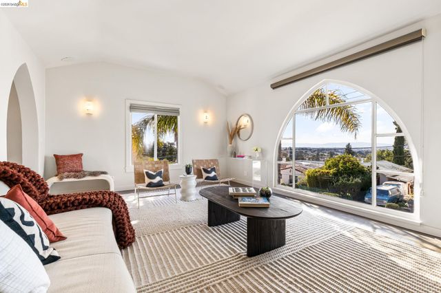 4452 Davenport Ave, Oakland, CA 94619