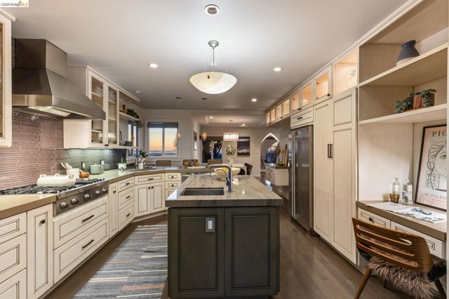 4452 Davenport Ave, Oakland, CA 94619